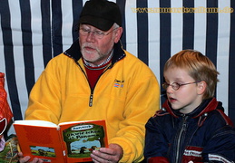 Der Geschichtenerzähler am Stand vom TuS Hiltrup.