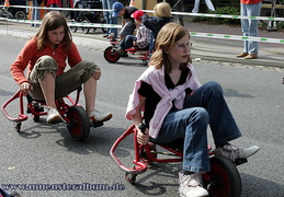 Rote Flitzer Marke Tretmobil.