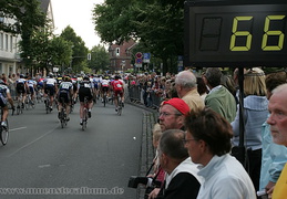 66 Runden rund um die Marktallee = 65 km Renndistanz.