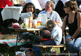 Ausgelasse Picknick-Stimmung überall.