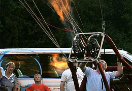 Erfahrene Piloten haben das Aufrichten des Ballons gut im Griff.