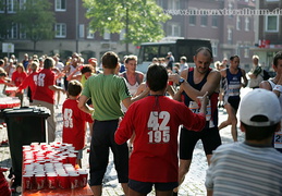 Wasser, Cola und Isodrinks in Massen.