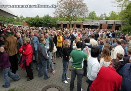 Ausnahmezustand vor der Berg Fidel Halle.