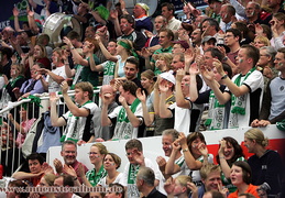 Ohrenbetäubender Lärm der Fans.