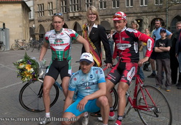 Das Gewinnertrio mit Miss Münster 2004.