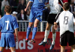 Sprunggewaltig: Nikita Bazuenov, Christoph Janker (TSV München 1860)