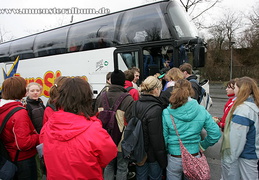 Andrang am Buseinstieg - und alle kamen rein.