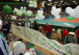 Die Fans rüsten auf: ein 20m breites Banner.
