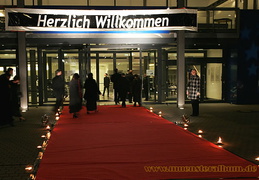 Der rote Teppich ist ausgerollt.