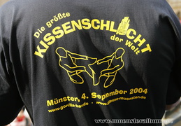 Das sollte sie werden: die größte Kissen- schlacht der Welt.