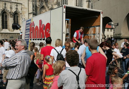 1.200 Kissen - gesponsort vom Möbelhaus Finke.