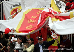 Die spanischen Fans mit ihrem Mega-Transparent.