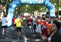 Jetzt geht's raus aus der Innenstadt - Läufer am Aasee.