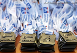 Platz 2 in 2:23:55 ebenfalls an einen Kenianer - Karani Geoffrey.