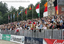Volle Ränge auf den Tribünen.