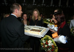 Überreichung der 'Meistertorte'.