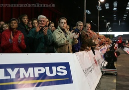 Trotz Kälte: das interessierte Publikum war immer auf der Höhe des Geschehens..