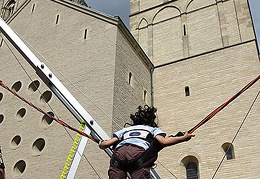 Große Sprünge vor dem Münsteraner Dom.