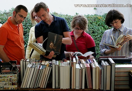 Lese-Fundgrube am Bücherbasar