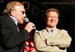 Moderator Wolfgang Halberscheid begrüßt OB Tillmann, der das fest offiziell eröffnete.