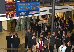 Gute Stimmung schon im Foyer.