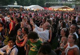'Volles Haus' vor der Stadtwerke Münster Bühne.