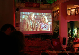 Filmscene mit Leonard Lansink und Ina Paule Klink.