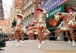 Die Tanzgarde 'Di-La-Hei' aus Coesfeld.