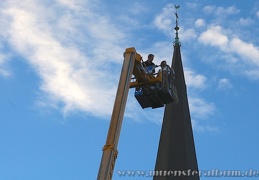 Mit dem Hubsteiger zur Kirchturmspitze? - na fast!